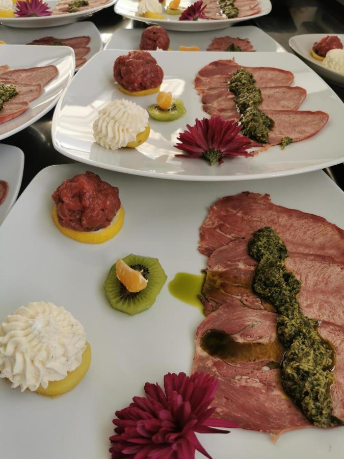 Albergo Ristorante Centro Vico Canavese Bagian luar foto
