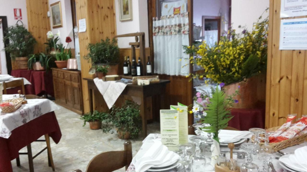 Albergo Ristorante Centro Vico Canavese Bagian luar foto