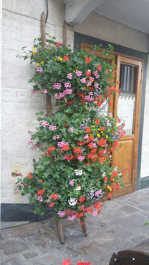 Albergo Ristorante Centro Vico Canavese Bagian luar foto