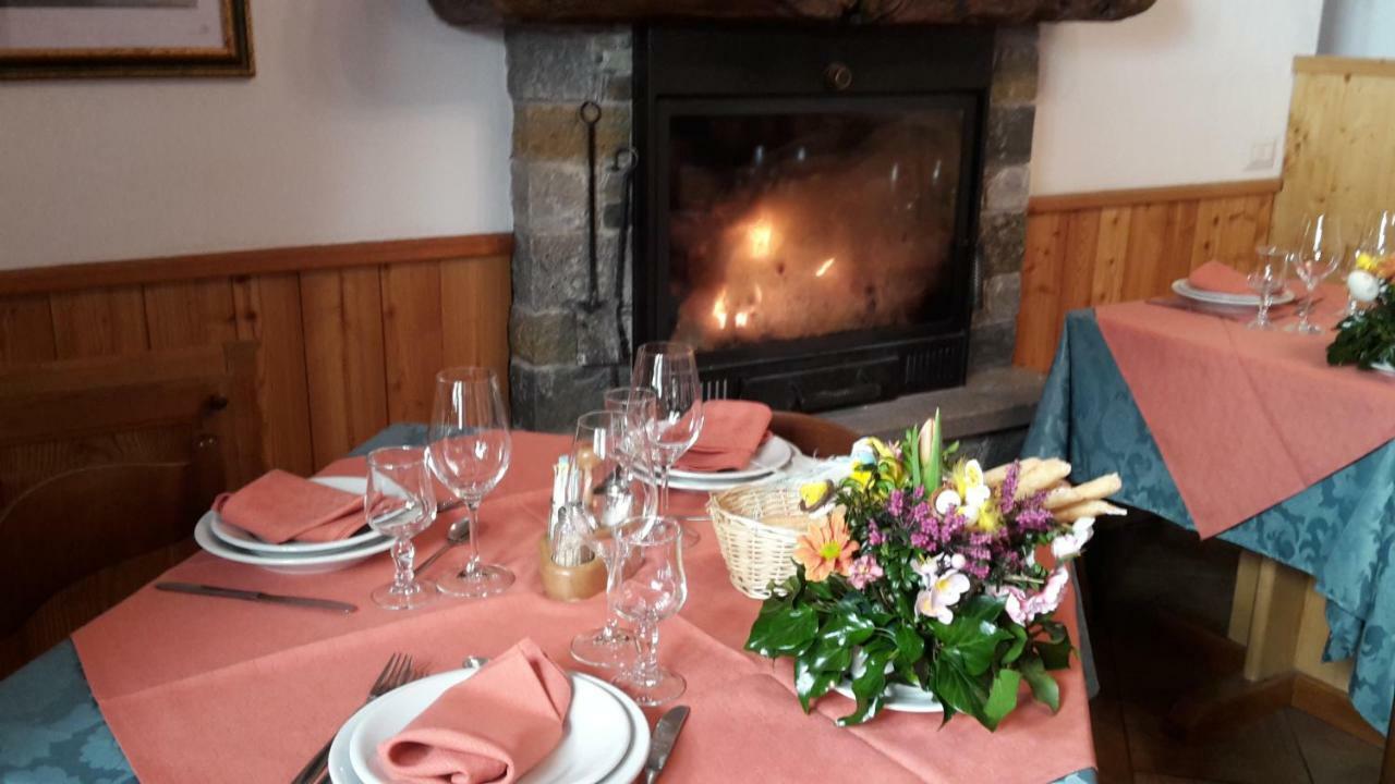 Albergo Ristorante Centro Vico Canavese Bagian luar foto