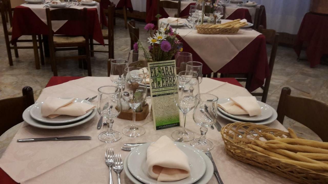 Albergo Ristorante Centro Vico Canavese Bagian luar foto