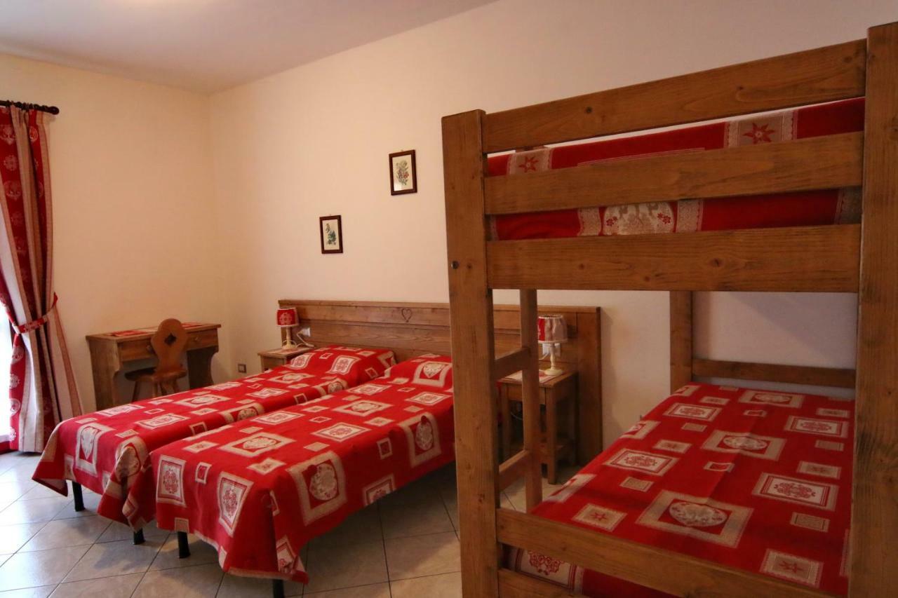 Albergo Ristorante Centro Vico Canavese Bagian luar foto