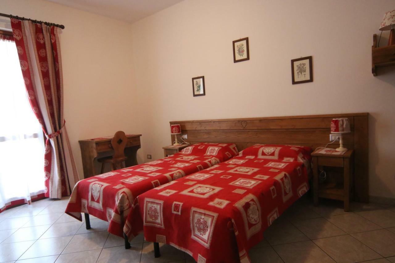 Albergo Ristorante Centro Vico Canavese Bagian luar foto